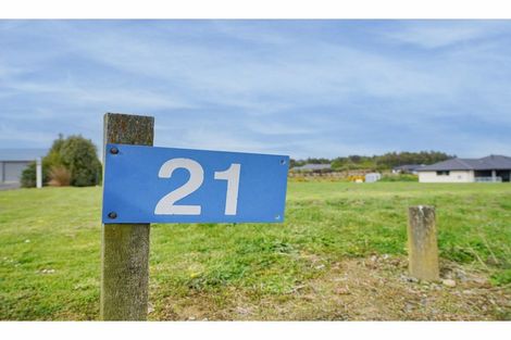 Photo of property in 21 Majestic Chance, Seaward Bush, Invercargill, 9812