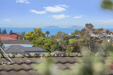 Photo of property in 8 Valdese Rise, Browns Bay, Auckland, 0630