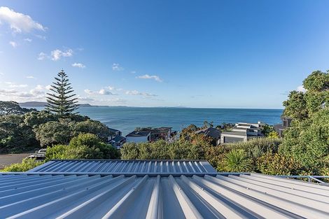 Photo of property in 28 Chelverton Terrace, Red Beach, 0932