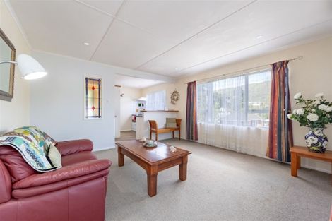 Photo of property in 9 Lowry Crescent, Stokes Valley, Lower Hutt, 5019