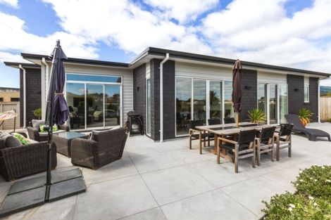 Photo of property in 15 Bridford Way, Paraparaumu, 5032