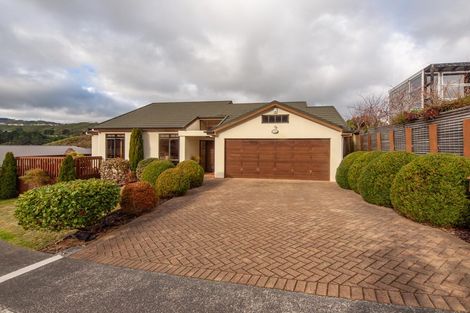 Photo of property in 16 Wantwood Grove, Churton Park, Wellington, 6037