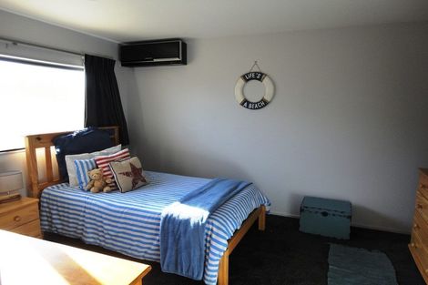 Photo of property in 2 Nagle Place, Golflands, Auckland, 2013