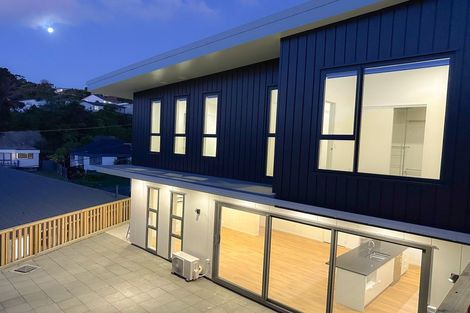 Photo of property in 4 Black Rock Road, Newlands, Wellington, 6037