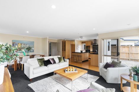 Photo of property in 8 Bezar Place, Flat Bush, Auckland, 2016