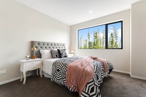 Photo of property in 7 Don Oliver Lane, Glen Eden, 0602