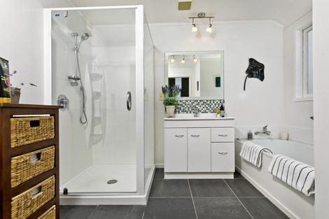 Photo of property in 4/44 Stanley Point Road, Stanley Point, Auckland, 0624