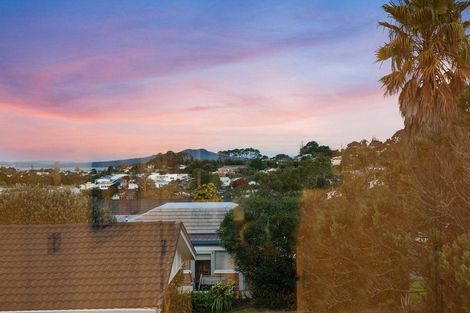 Photo of property in 1a Maxwelton Drive, Mairangi Bay, Auckland, 0630