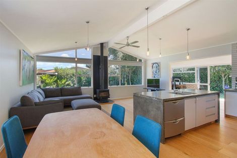 Photo of property in 11 Taihiki Road, Clarks Beach, 2122