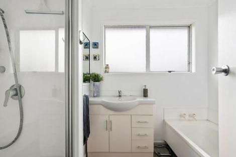 Photo of property in 10 Joshua Place, Weymouth, Auckland, 2103