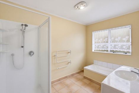 Photo of property in 74 Guildford Drive, Paraparaumu, 5032