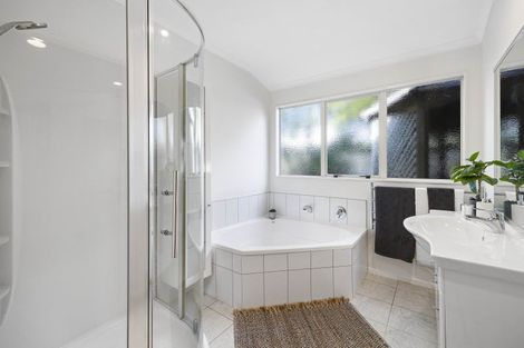 Photo of property in 17d Kinross Drive, Merrilands, New Plymouth, 4312