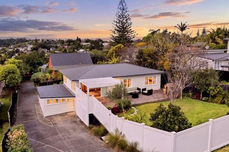 Photo of property in 1/77 Birkdale Road, Birkdale, Auckland, 0626
