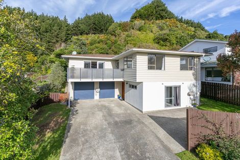 Photo of property in 37 Woodman Drive, Tawa, Wellington, 5028