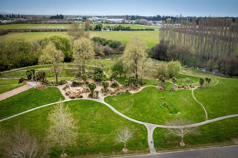 Photo of property in 96 Willowview Drive, Redwood, Christchurch, 8051