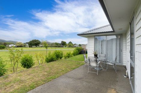 Photo of property in 6 Albizia Grove, Waikanae, 5036