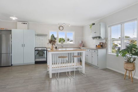 Photo of property in 31 Athenree Road, Athenree, Katikati, 3177