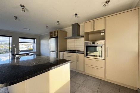 Photo of property in 52d Mandalay Terrace, Khandallah, Wellington, 6035