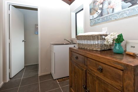 Photo of property in 2/64 Mirrabooka Avenue, Botany Downs, Auckland, 2010