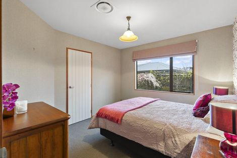 Photo of property in 14 Trump Place, Kelvin Grove, Palmerston North, 4414