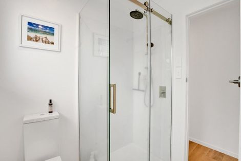 Photo of property in 15 Kowhai Street, Strandon, New Plymouth, 4312