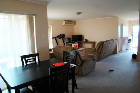 Photo of property in 18 Matilda Place, Weymouth, Auckland, 2103