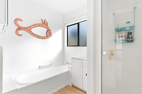 Photo of property in 11 Halyard Place, Te Atatu Peninsula, Auckland, 0610