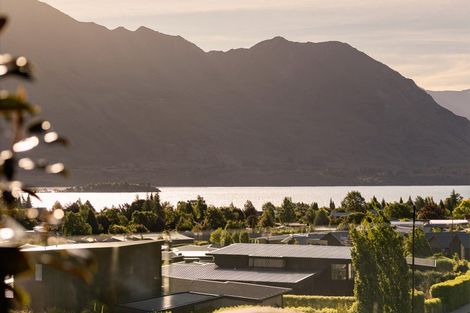 Photo of property in 34 Kirimoko Crescent, Wanaka, 9305