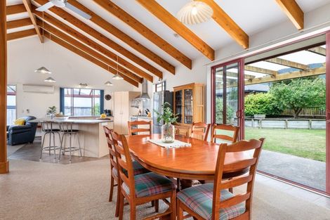 Photo of property in 20 Glentui Place, Waikawa, Picton, 7220