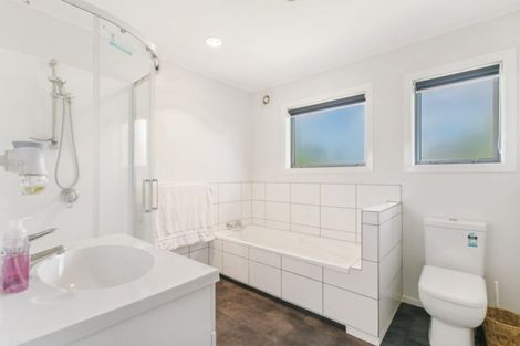 Photo of property in 1 Waitawa Place, Lynmore, Rotorua, 3010