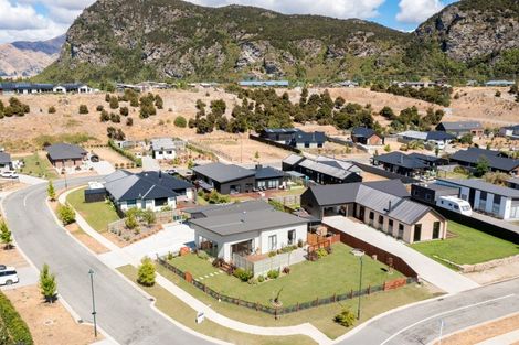 Photo of property in 8 Kingfisher Crescent, Albert Town, Wanaka, 9305