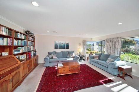 Photo of property in 12 Taylor Place, Merrilands, New Plymouth, 4312