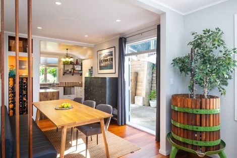 Photo of property in 2 Convent Road, Bluff Hill, Napier, 4110