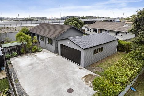 Photo of property in 19 Barbados Drive, Unsworth Heights, Auckland, 0632