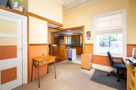 Photo of property in 27 Napier Terrace, Hospital Hill, Napier, 4110