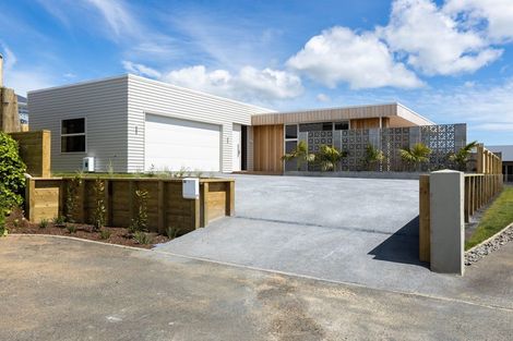 Photo of property in 9a Lemont Place, Westown, New Plymouth, 4310