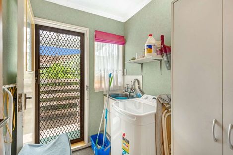 Photo of property in 5 Chertsey Court, Roslyn, Palmerston North, 4414