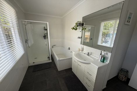 Photo of property in 15 Torkar Road, Clarks Beach, 2122