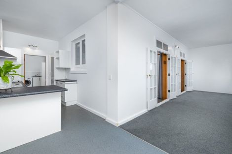 Photo of property in Devonport Apartments, 30/127 Saint Aubyn Street, New Plymouth, 4310