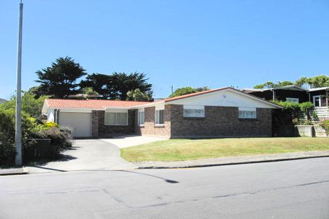 Photo of property in 2 Whitehouse Road, Titahi Bay, Porirua, 5022