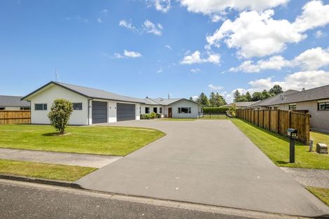 Photo of property in 22 Mercade Close, Stratford, 4332