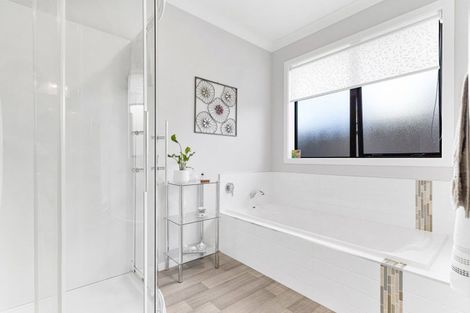 Photo of property in 13 Feist Street, Carterton, 5713