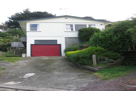 Photo of property in 8 Shrimpton Way, Newlands, Wellington, 6037