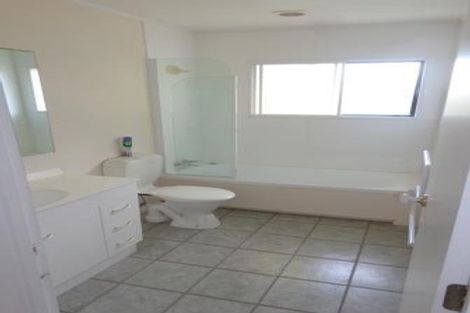 Photo of property in 6 Lantana Road, Green Bay, Auckland, 0604