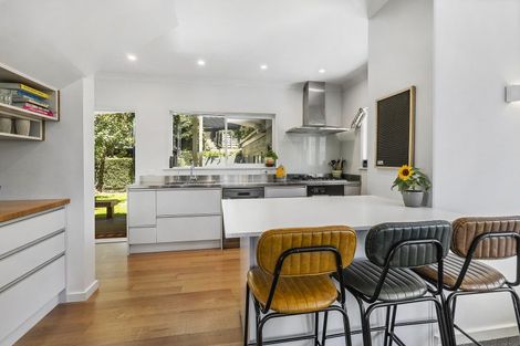 Photo of property in 318 Queens Drive, Lyall Bay, Wellington, 6022