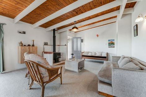 Photo of property in 25a Tindalls Bay Road, Tindalls Beach, Whangaparaoa, 0930