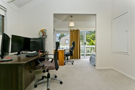 Photo of property in 1/5 Wyvern Place, Glenfield, Auckland, 0629