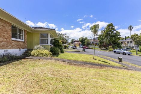 Photo of property in 1/15 Rotoiti Avenue, Pakuranga Heights, Auckland, 2010