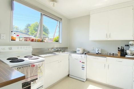 Photo of property in 10 Eastglen Road, Glen Eden, Auckland, 0602