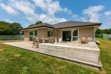 Photo of property in 5 Cross Street, Lepperton, New Plymouth, 4373